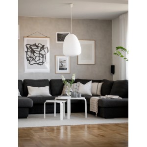 PR Home Maki Pendelleuchte, eiförmig, aus Reispapier, im Wohnraum.