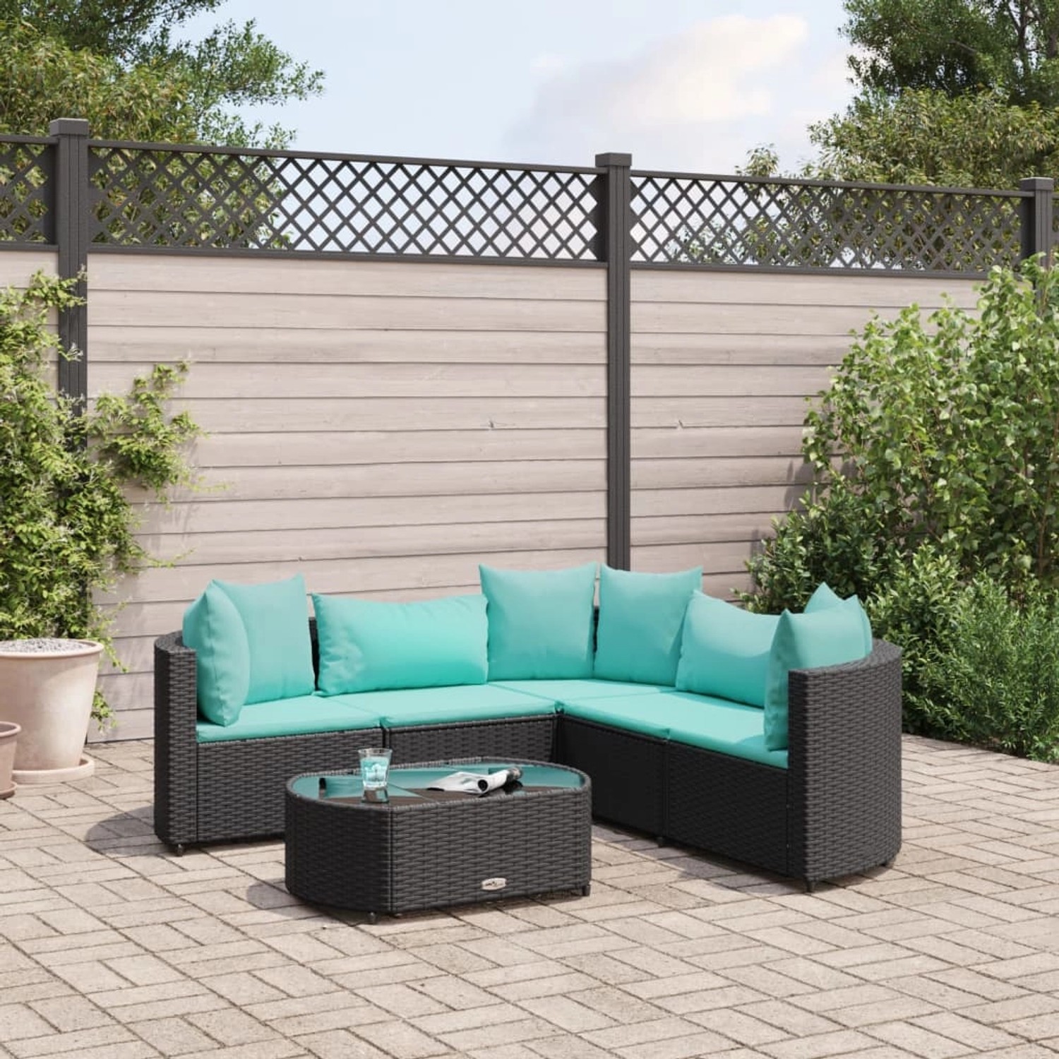 Schwarze 6-tlg. vidaXL Garten-Sofagarnitur aus Rattan mit wasserblauen Kissen und Tisch.
