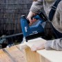 Rapid Akku-Tacker BTX606 18 V im Einsatz auf Holz, blau.