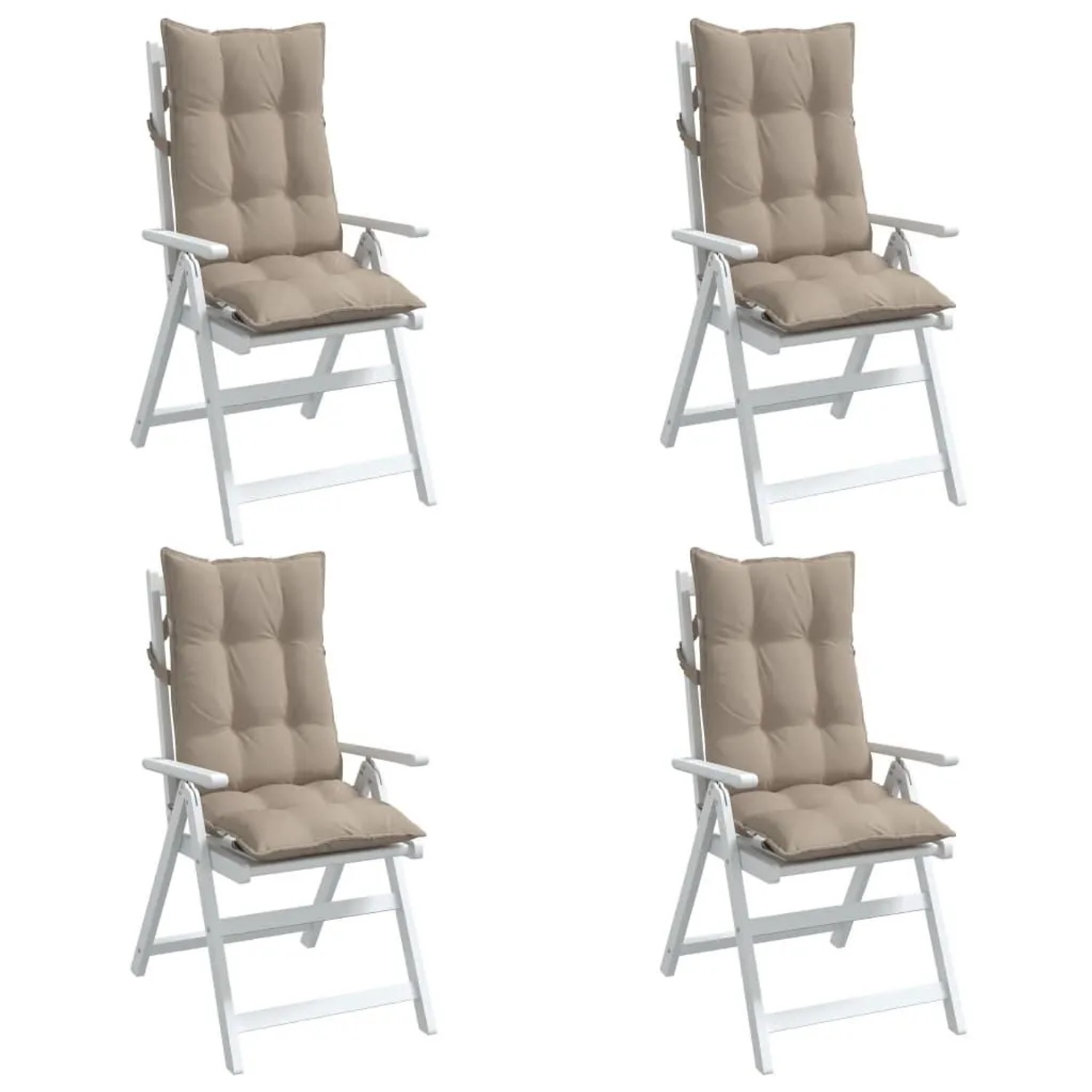 Vier taupe Hochlehner-Auflagen aus Oxford-Gewebe, gesteppt, auf weißen Gartenstühlen. Komfortable Gartenstuhlauflagen im 4er-Set.