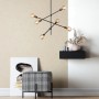 Dekorative beige Vliestapete Zeno mit Textilstruktur und leichtem Schimmer. Moderne Unifarbe für Wände.