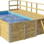 Weka Holzpool mit Sonnendeck, Technikraum und blauer Folie. Ideal für Badespaß im Garten.
