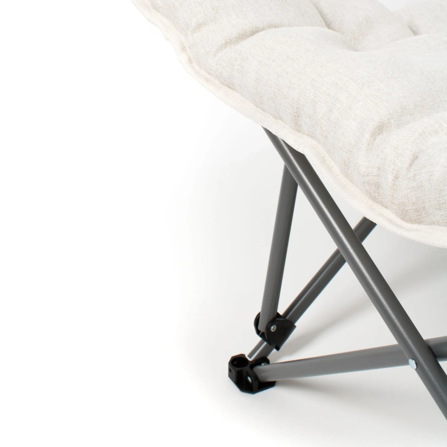 Detailaufnahme: Beige Campingstuhl Eclipse Herkules, Faltstuhl mit grauem Gestell.