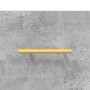 Detailansicht: Betongrauer Nachttisch mit goldfarbenem Griff. Modernes Design für Schlafzimmer.