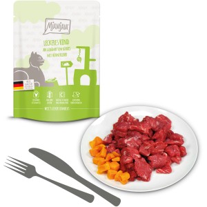 MjAMjAM Katzen-Nassfutter Rind mit Kürbis und Hühnerleber auf Teller.