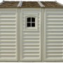 Duramax Kunststoff-Gartenhaus WoodBridge Plus, 7,6 m², mit Fenster und braunem Dach.