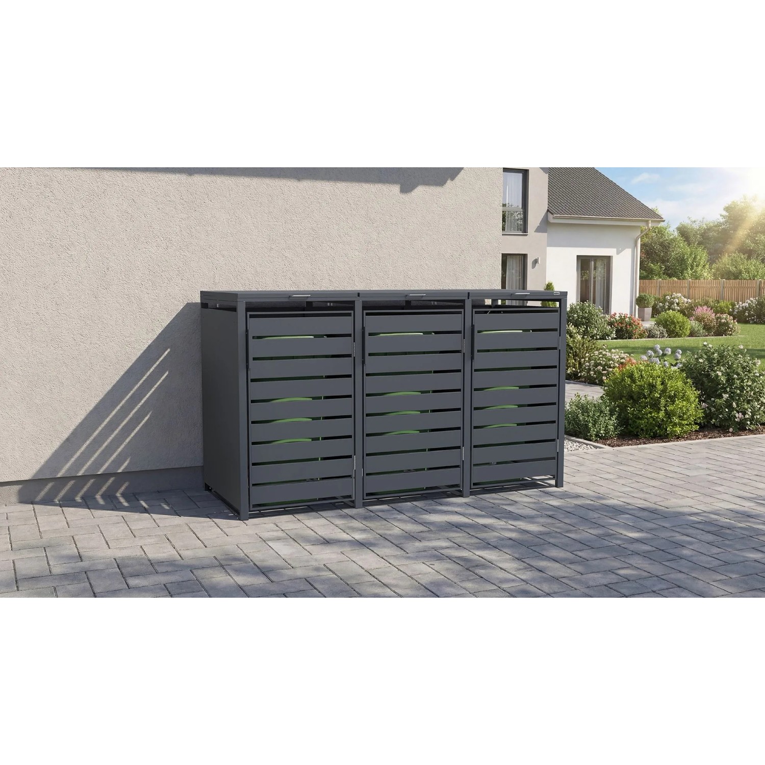 Weka Metall-Mülltonnenbox Gary für 3 Tonnen in Anthrazit vor Hauswand.