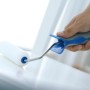 Hand lackiert mit LUX Schaum-Roller, 10cm, mit Softgriff in Blau-Schwarz. Farbroller für feine Lackierarbeiten.