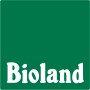 Bioland Logo auf Grün, Zeichen für ökologischen Anbau der Blu Bio-Prickelknöpfe.