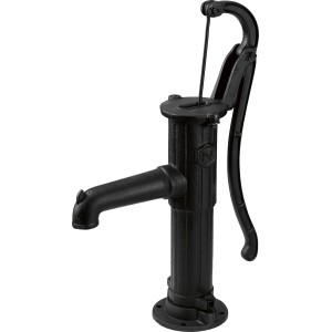Schwarze Handschwengelpumpe aus Grauguss, ideal als Dekoration oder zur Wasserförderung im Garten.