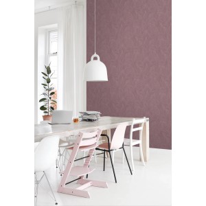 Dekorative Vliestapete ESTAhome mit auberginevioletten Palmblättern im Wohnraum. Stilvolle Wandgestaltung für Ihr Zuhause.
