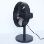 Schwarzer Vasner Tischventilator Ventury T aus Metall mit 5 Rotorblättern und 3 Stufen.