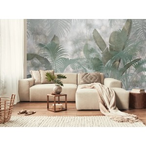 Komar Fototapete Tropische Dschungelblätter in Graugrün hinter Couch im Wohnzimmer.