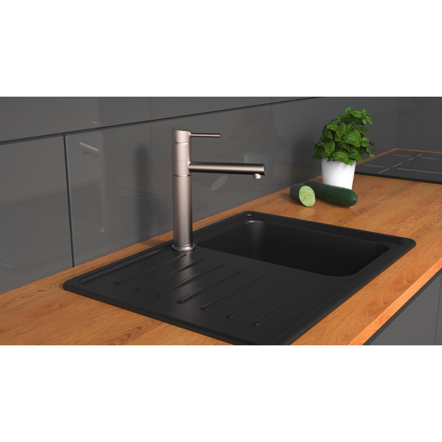 Schütte Massive Edelstahl Spültischarmatur auf schwarzer Spüle mit Holzarbeitsplatte.