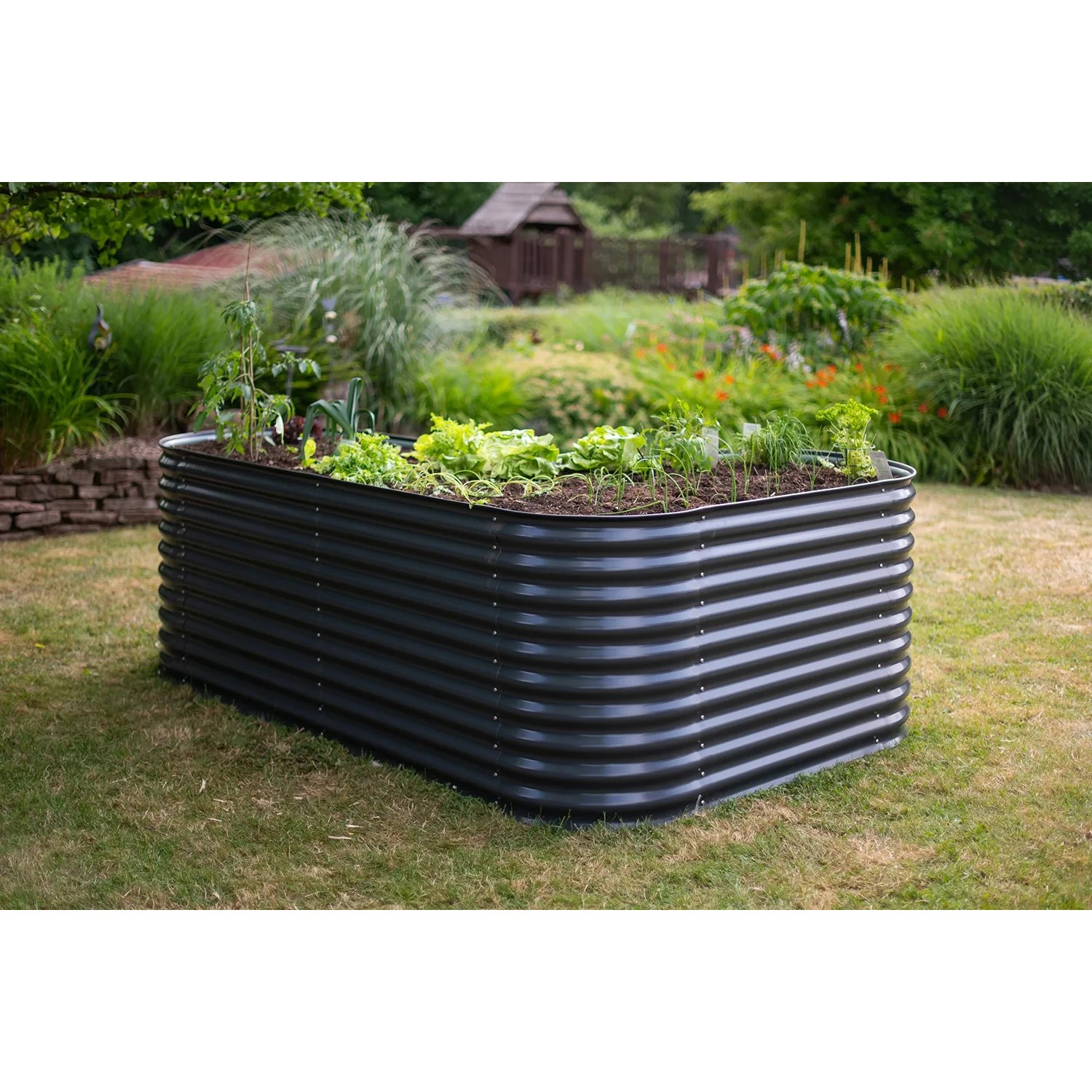 Anthrazitfarbenes Westmann Metall Hochbeet Grow Faster im Garten.