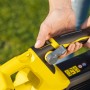 Detailaufnahme: Kärcher Akku-Laubsauger BLV 18-200, gelb/schwarz, Hand bedient Schalter.