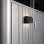 Biohort Solarleuchte am Gerätehaus: Kabellose LED-Beleuchtung mit Helligkeitssensor für Gartenhäuser.