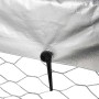 Detailaufnahme: Silberner Hundezwinger mit Dachbefestigung.