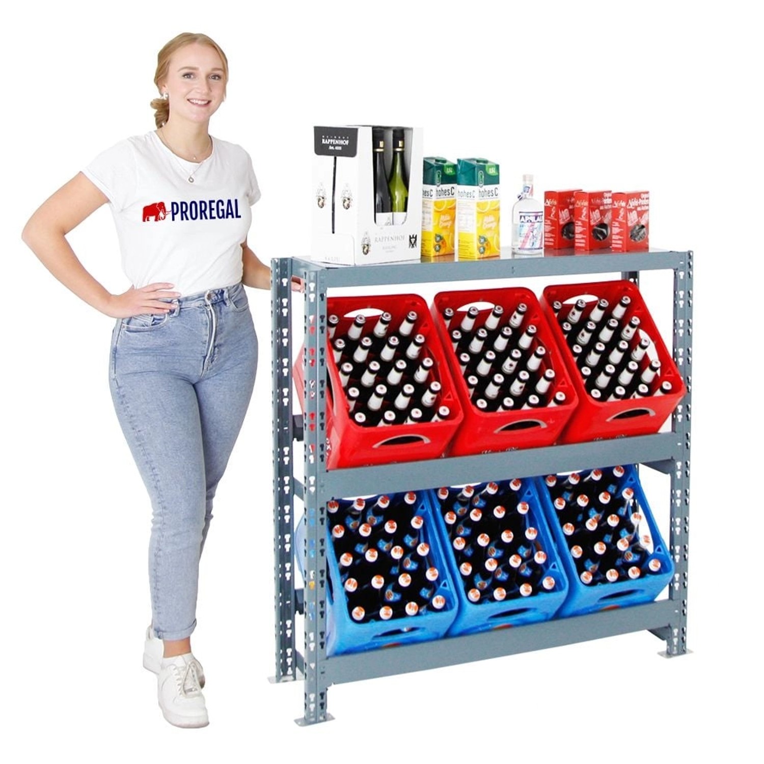 Graues PROREGAL Getränkekistenregal Tegernsee XL mit roten und blauen Kisten, gefüllt mit Getränkeflaschen.