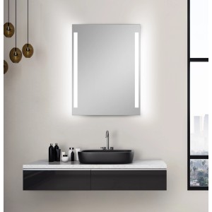 DSK LED-Lichtspiegel Silver Conde Light, 80x60 cm, mit seitlicher LED-Beleuchtung im Badezimmer.