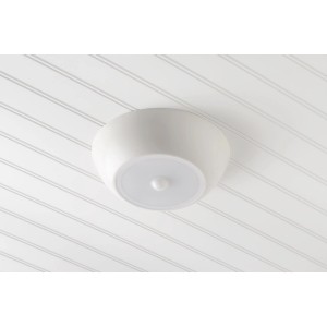 Weiße Mr. Beams LED-Deckenleuchte MB990 mit Bewegungsmelder an Decke.