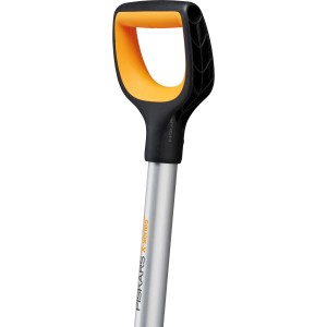 Detailaufnahme: Fiskars Schneeschaufel X-Series mit D-Griff und Aluminiumschaft. Ideal zum Schneeschieben.