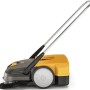 Stiga Kehrmaschine SWP 475 mit 75 cm Reinigungsbreite für mittelgroße Flächen.