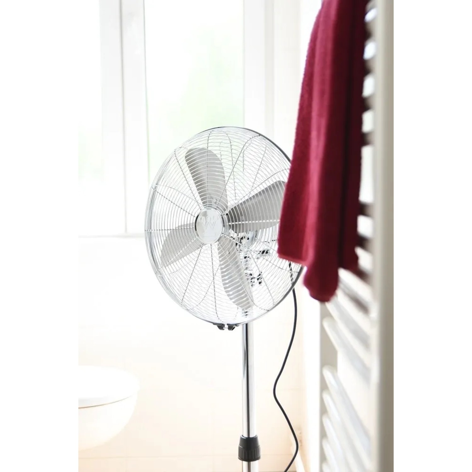 WESTINGHOUSE 3-in-1 Ventilator: Stand-, Tisch- und Wandventilator, silber verchromt.