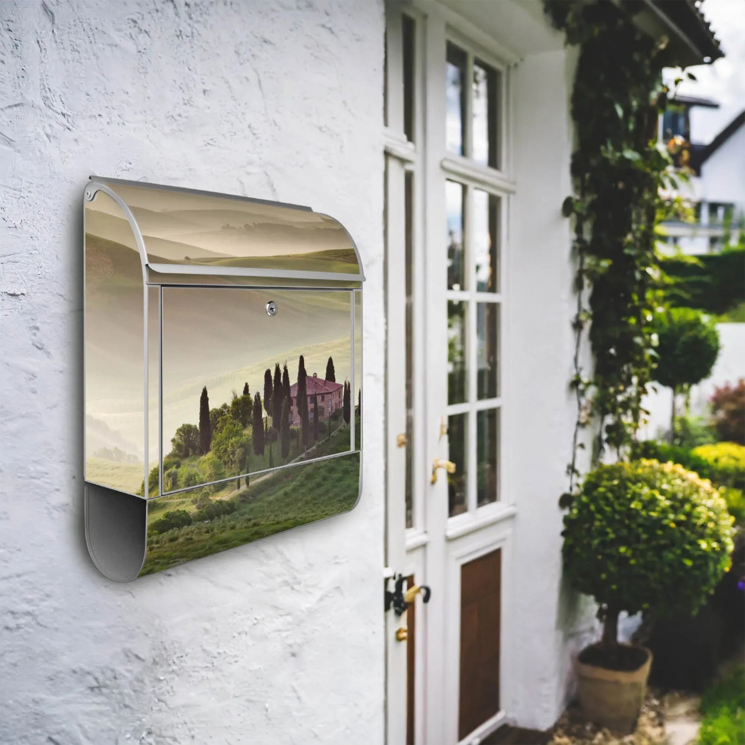 Silberner Banjado Design Briefkasten mit Toscana Motiv und Zeitungsfach, pulverbeschichtet.