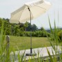 Naturfarbener Schneider Balkonschirm Locarno Ø 200 cm mit Knickfunktion auf Terrasse.