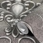 Glööckler Vliestapete mit floralen Ornamenten in Schwarz und Silber.