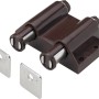 Hettich Doppel-Druckmagnetschnäpper braun mit zwei Gegenplatten zum Aufschrauben.