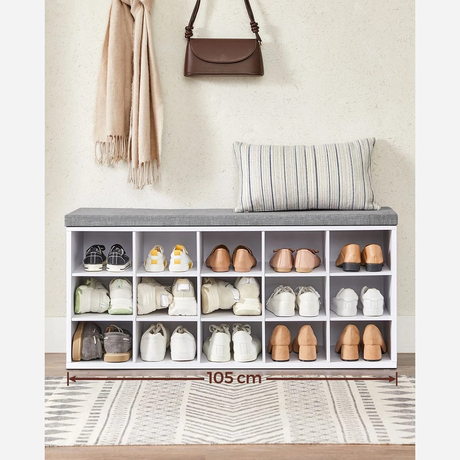 Weiße Vasagle Schuhbank mit grauem Sitzkissen und 15 Fächern für Schuhe.