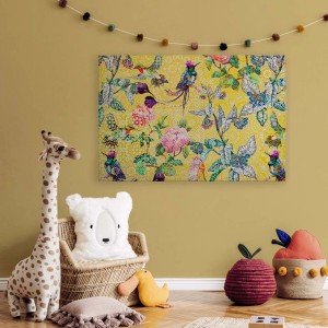 Buntes Bricoflor Leinwandbild mit exotischen Vögeln und Blumen als Wanddeko im Kinderzimmer.