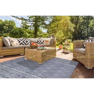 Blauer MeGusta Flachflor Teppich im Vintage-Stil, 80x150 cm, auf einer Terrasse mit Gartenmöbeln.