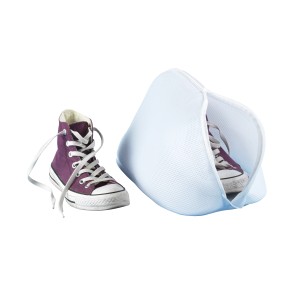Wenko Schuh-Wäschenetz mit Reißverschluss und Turnschuh. Badhelfer zum Schutz der Schuhe in der Waschmaschine.