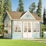 Blaues Alpholz Gartenhaus Clockhouse-44 mit Satteldach und Anbaudach im Garten.