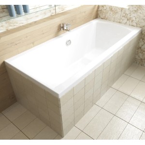 Weiße Rechteck-Badewanne INES 160x75 aus Acryl mit Styroporverkleidung und Ablauf, im gefliesten Bad.