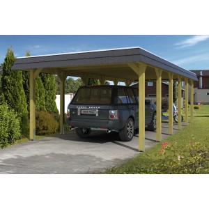 Skan Holz Carport Spreewald mit schwarzer Blende und Auto im Garten.