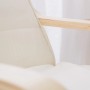 Detailansicht: Beiger Relaxsessel mit Fußstütze, Holzrahmen und Baumwollbezug.