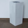 Eleganter, hochglanz-weißer Fiberglas Pflanzkübel Säule, 68cm hoch, für Innen- und Außenbereich.