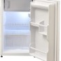 Geöffneter, weißer Respekta Unterbau-Kühlschrank der Miniküche MK130WOS mit Regalböden und Türfächern.