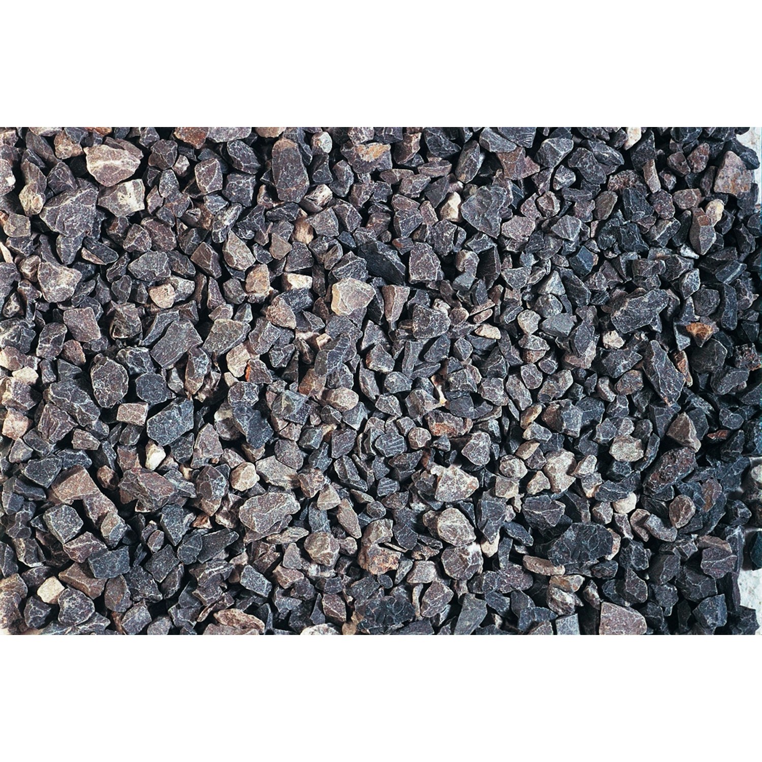 Grauer Ardennen-Splitt (8-16 mm) aus Kalkstein, geeignet für Gartenwege und Zierflächen.
