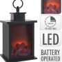 Schwarze Kamin Laterne, 24 cm hoch, mit LED-Feuereffekt für gemütliche Atmosphäre.