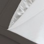 Detailaufnahme: Dunkelgrauer Moondream Lärmschutzvorhang mit Faltenband und drei Stoffschichten.