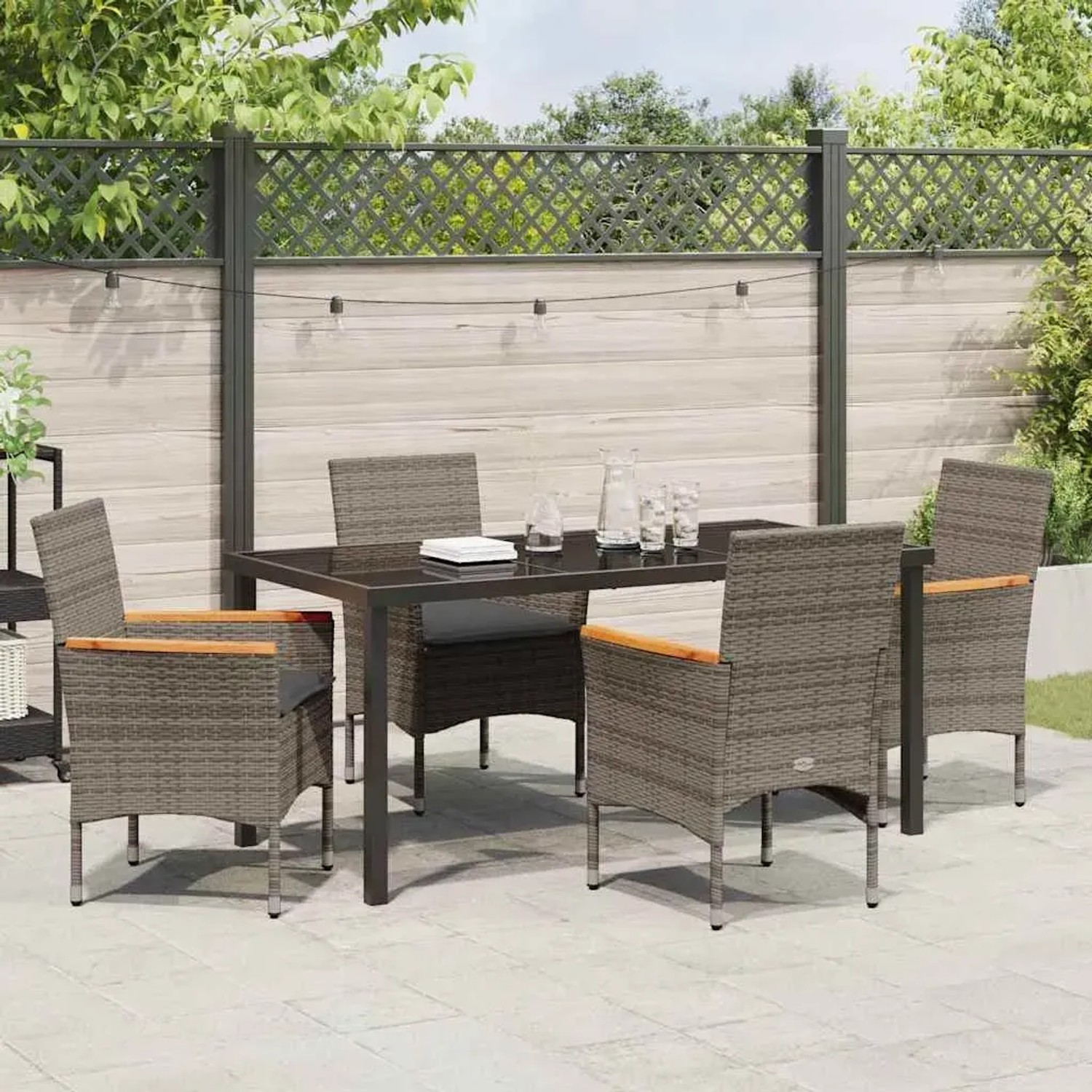 Graue 5-tlg. Garten Essgruppe aus Polyrattan mit Tisch, Stühlen und Kissen für Terrasse und Garten.