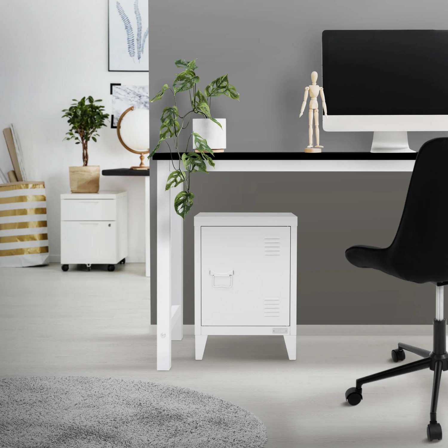 Weißer ML-Design Aktenschrank aus Stahl, freistehend, im Büro.