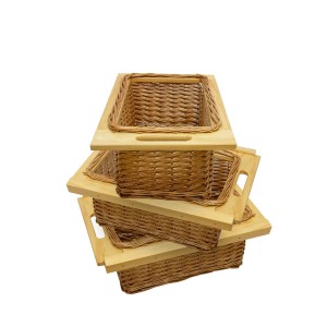 3 braune Monstershop Weidenkörbe mit Holzrahmen für Buffetschränke, gestapelt.