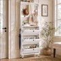 Weiße Flurgarderobe mit Schuhschrank, drei Klapptüren für Schuhe, Haken und Kleiderstange. Ideal für Diele.