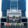 Nahaufnahme des blauen Schwaiger CAT 6 Netzwerkkabel-Steckers für Computer & Multimedia.